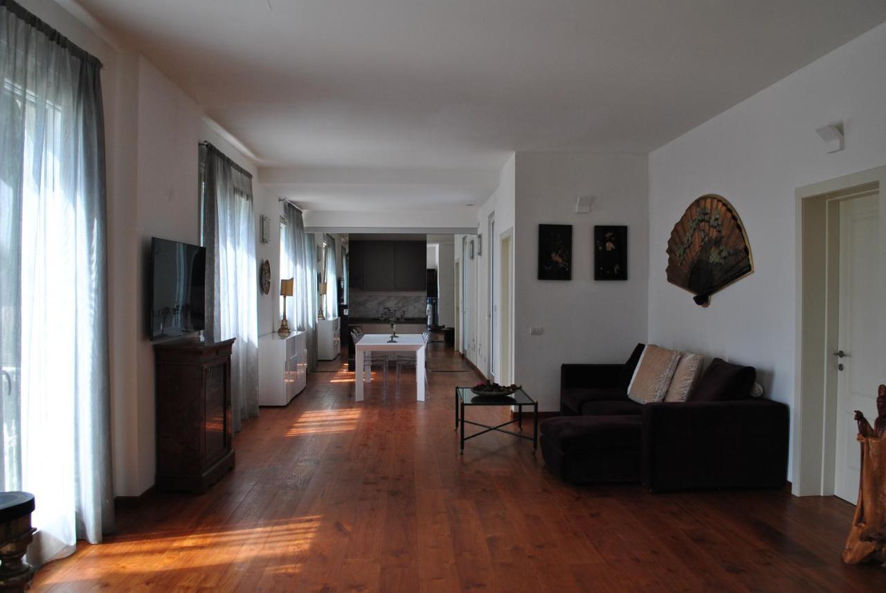 Villa Bianca A Few Steps By The Sea With Exclusive Garden & Jacuzzi Livorno Exterior photo