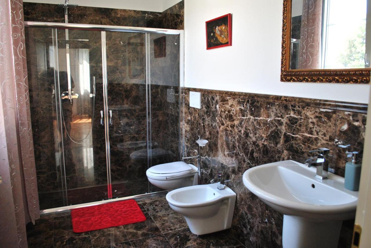 Villa Bianca A Few Steps By The Sea With Exclusive Garden & Jacuzzi Livorno Exterior photo